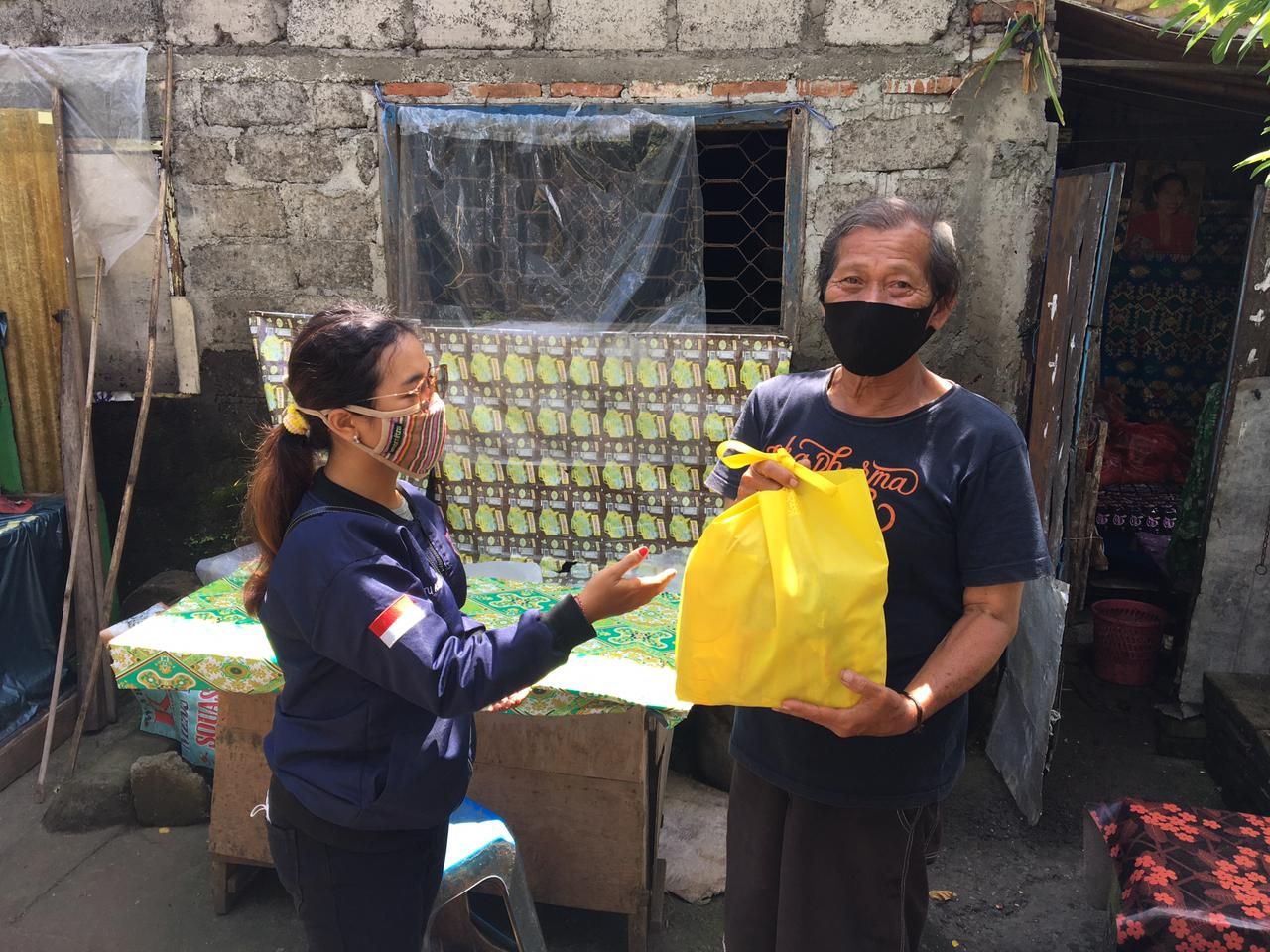 podiumnews.com-Jelang Nyepi, PC KMHDI Denpasar Bagi Sembako